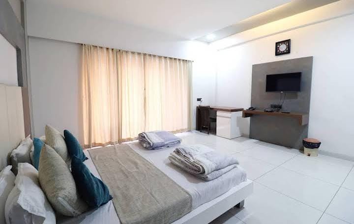 Room 1 bhakta nivas akkalkot